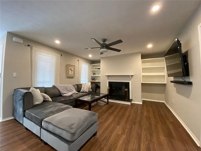 704 Dunbar Dr — Photo 5
