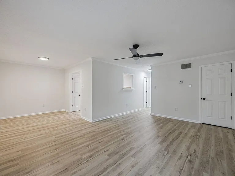 6137 Quince Rd — Photo 13