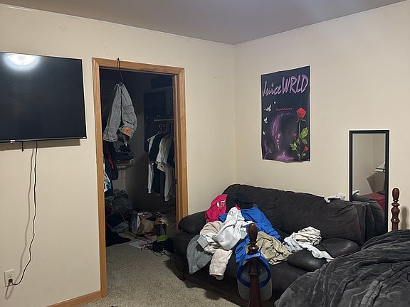 4th image of 313 Clark St APT 3