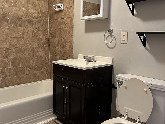 3rd image of 305 S Kent St #305