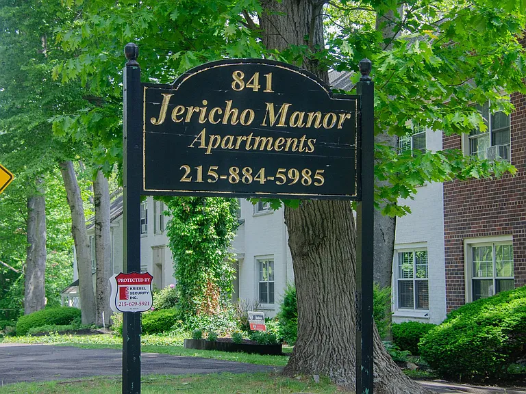 Jericho Manor Apartments — Photo 53