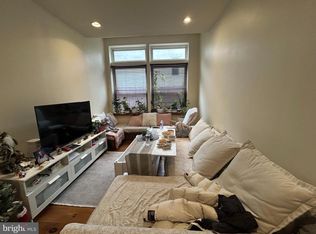 721 Sansom St #3B, Philadelphia, PA 19106