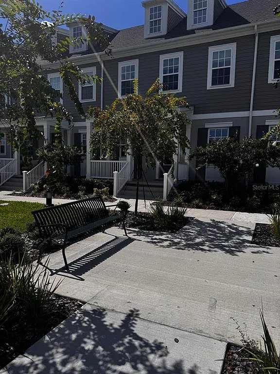 3 bed, 2.5 bath, 1653 sqft, $3,700 — Photo 3