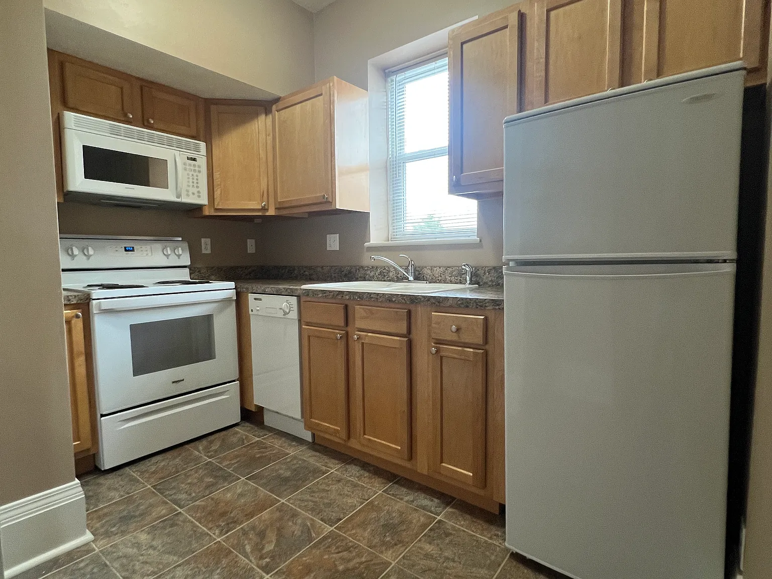 1 bed, 750 sqft, $1,100 — Photo 4