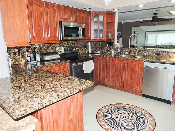 4th image of 4608 SW 28th Ave