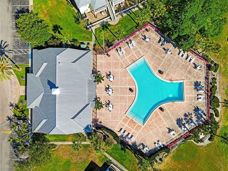 201 Pompano Dr SE #C — Photo 63