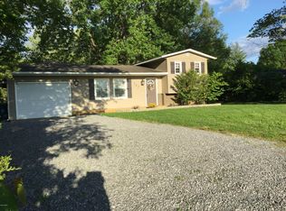 202 N Reed Station Rd, De Soto, IL 62924