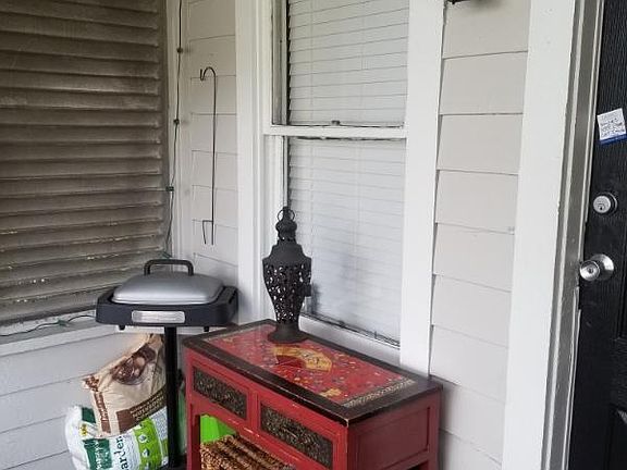 4th image of 2447 1/2 Burlington Ave N