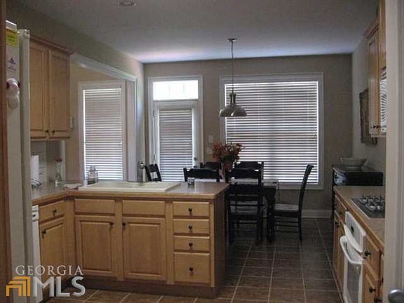 4th image of 285 Meadows Ct