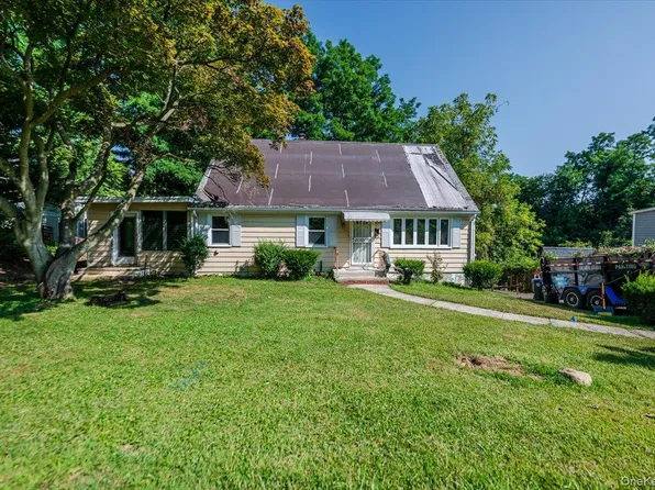 10 Hampton Ter, White Plains, NY 10607