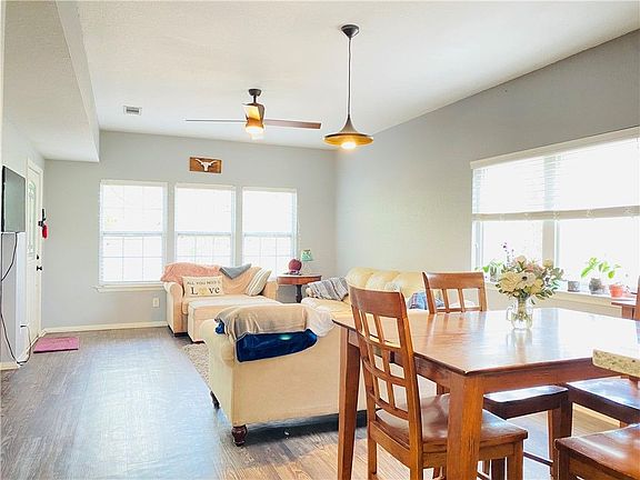 3rd image of 2807 E 22nd St #B