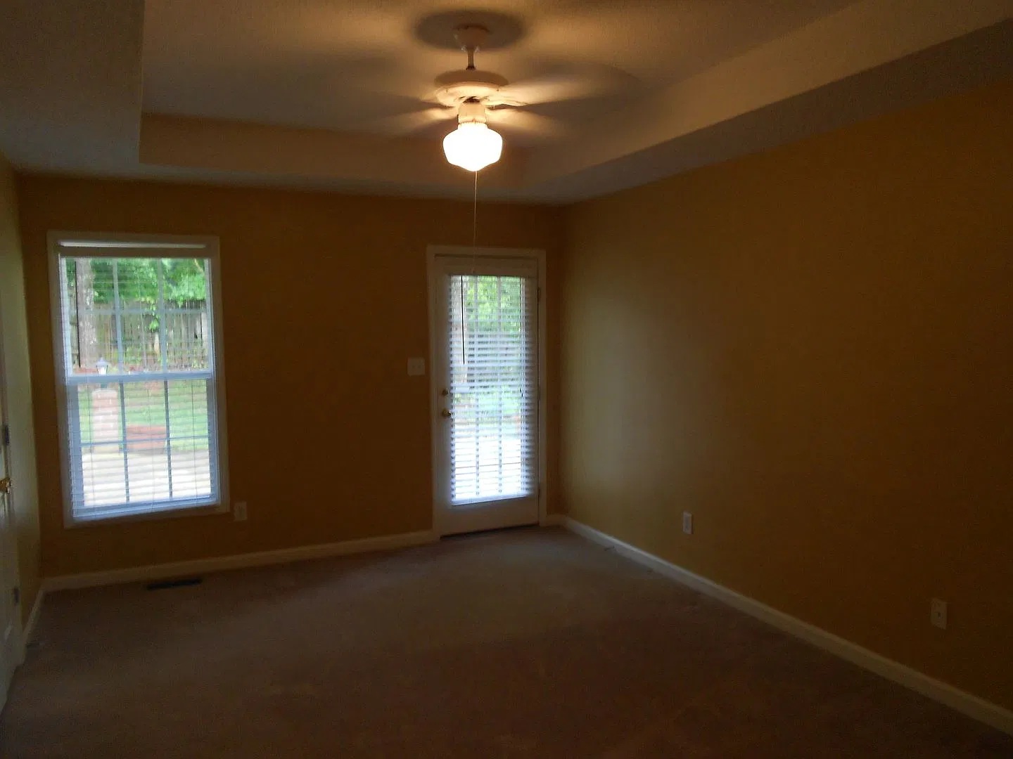 4 bedroom house, huge storage room! — Photo 3