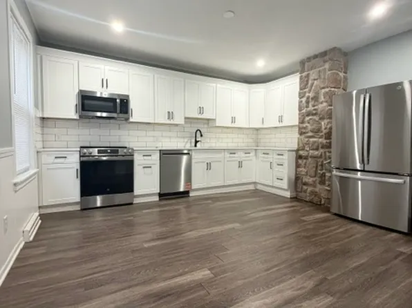 233 Centre St APT 2, Middleboro, MA 02346