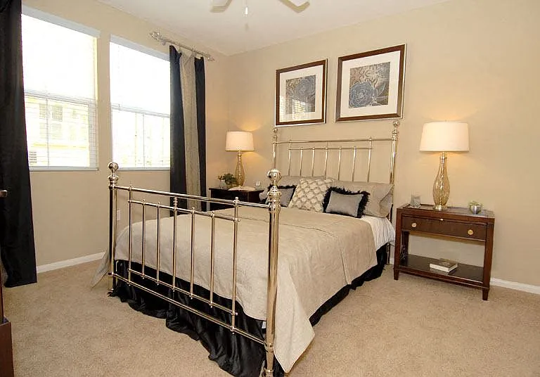 College Park Apartments — Photo 28