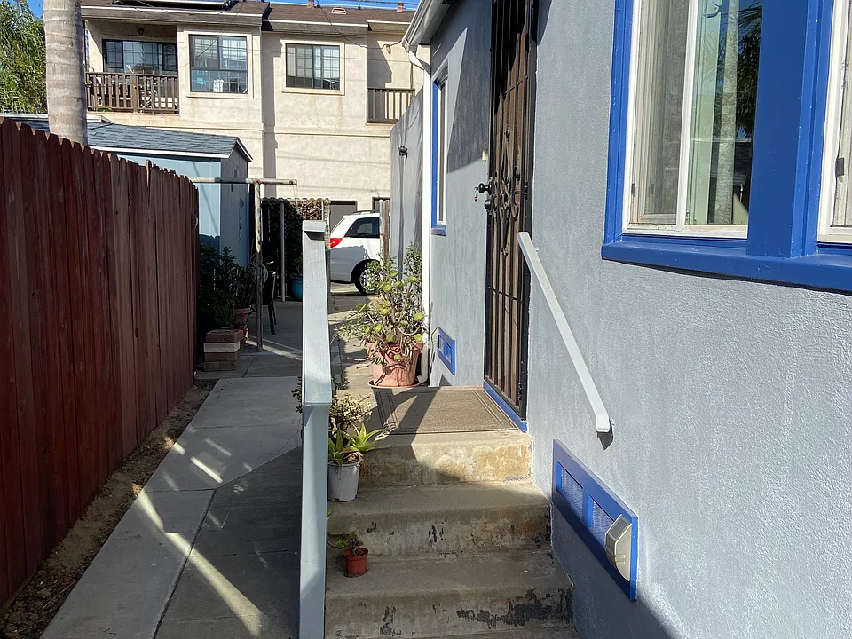 4876 Long Branch Ave