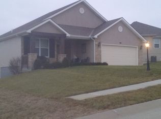 209 S Prairie Rose Cir, Smithville, MO 64089