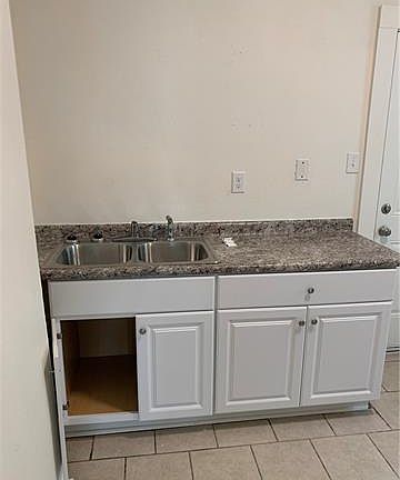 4th image of 3102 Orleans Ave