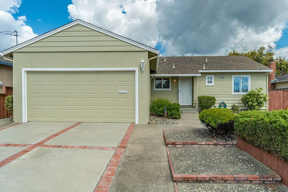 16286 Lyle St photo 1