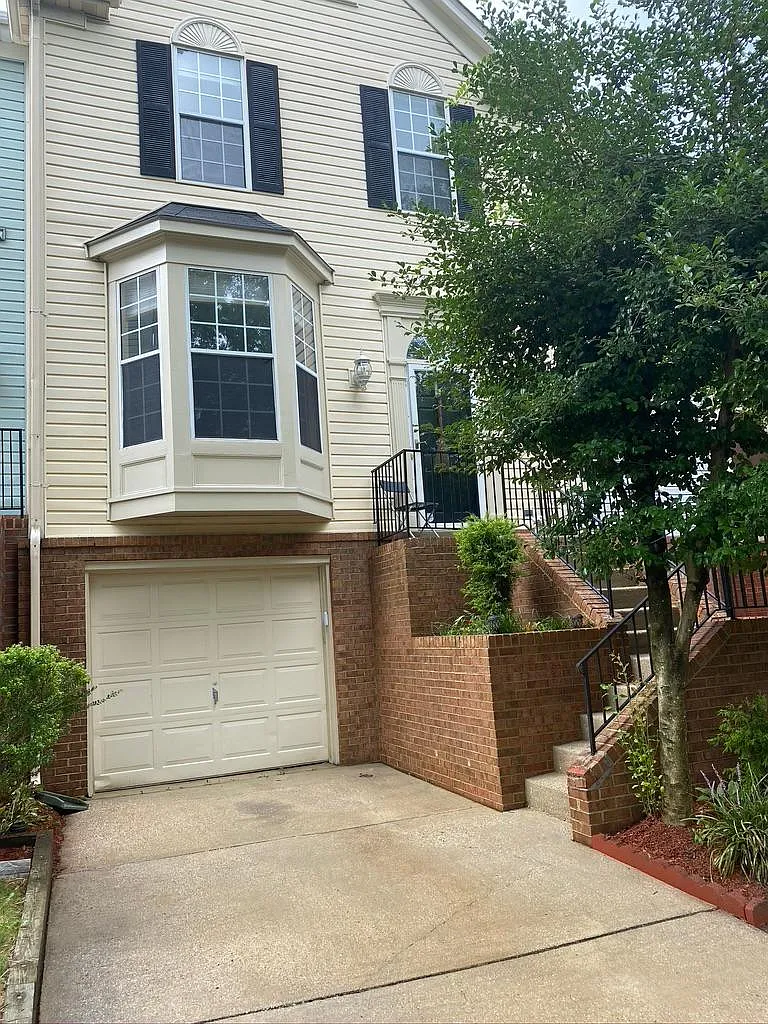 2327 Massanutten Dr photo 1