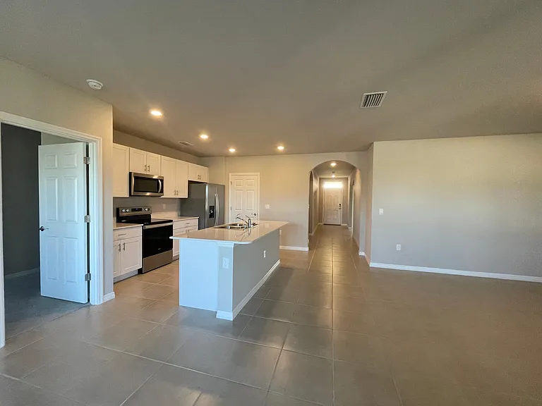 1437 NW 31st Pl — Photo 4