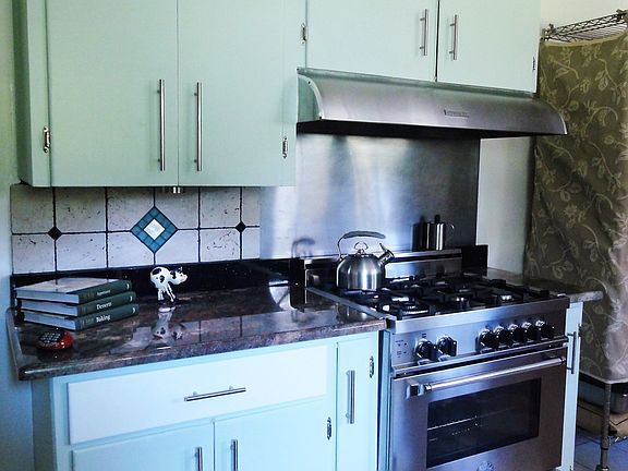 4th image of 817 NW 36th Ave