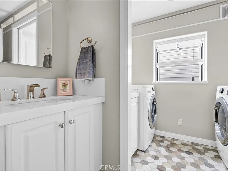 2740 Highland Way — Photo 8