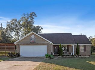 1 Wicker Rd, Cowarts, AL 36321
