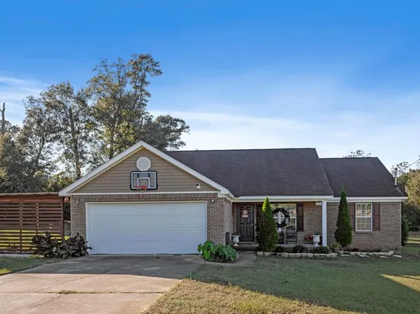 1 Wicker Rd, Cowarts, AL 36321