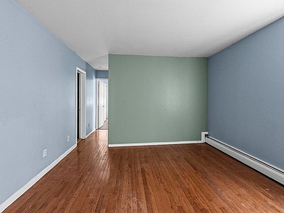 4th image of 817 10th St APT 2B