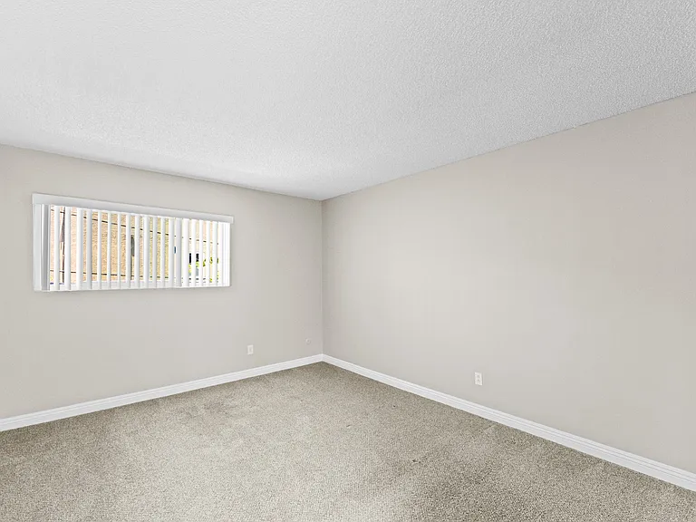 Mesa Pines Apartments — Photo 8