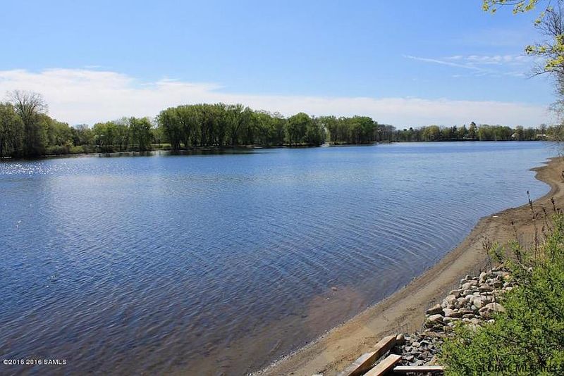 3rd image of 1643 W RIVER Road