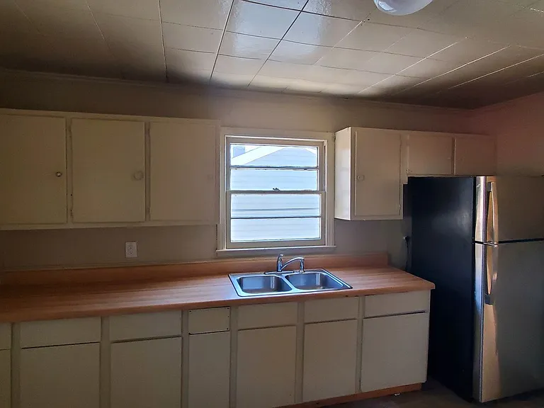 4101 Peterson Ave — Photo 2