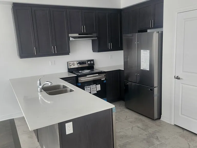 899 Douro St — Photo 11
