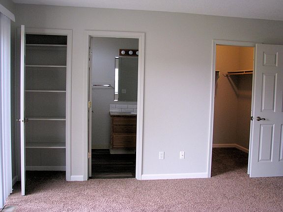 Storage-door to on suite-walk-in closet sliding door to back room