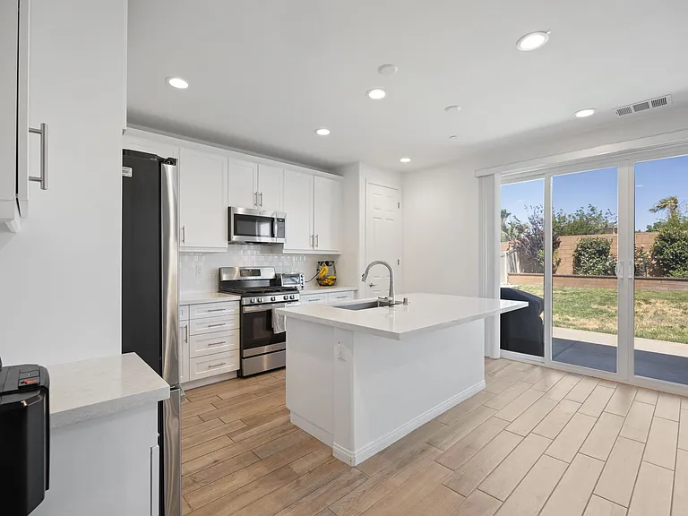 43864 Hampton St — Photo 7