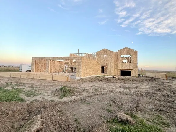 157 Mulberry Loop NE, Minot, ND 58703