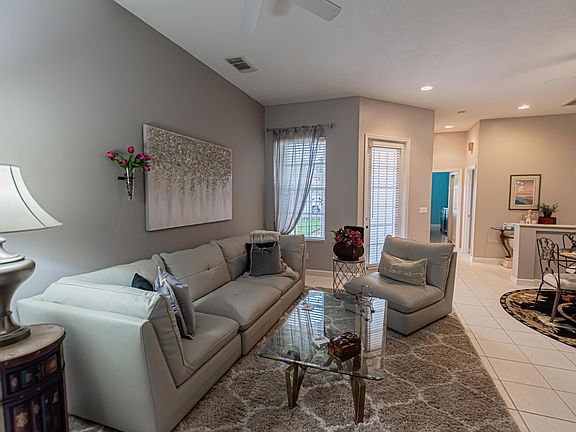 2nd image of 725 SW San Salvador Cv