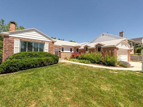 3rd image of 2387 E Beacon Dr