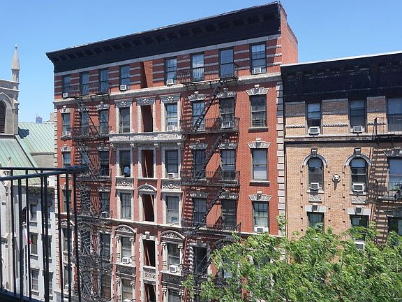 3rd image of 114 E 7th St APT 14A