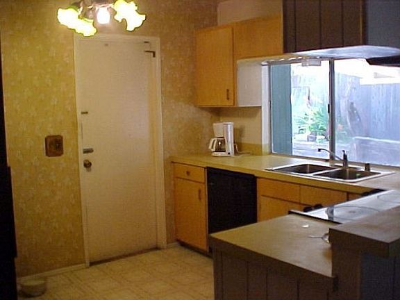3rd image of 1633 Avocado Dr