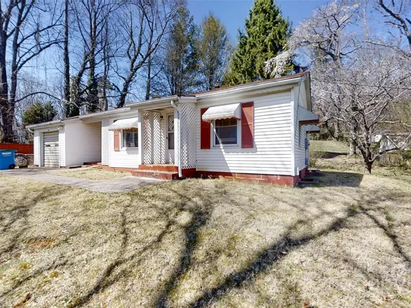 11 Season Ln, Asheville, NC 28805