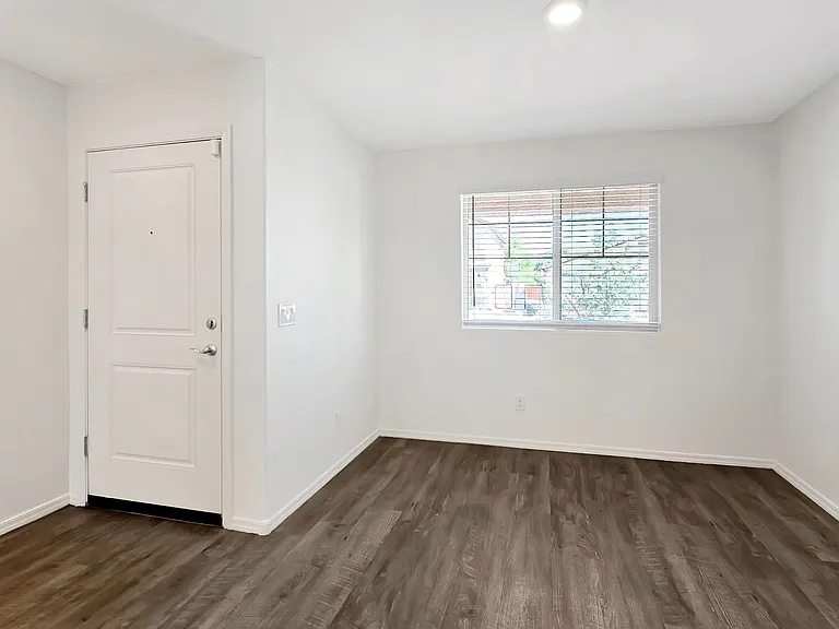 25752 W Samantha Way — Photo 3
