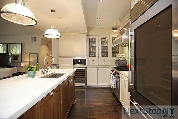 Rented by NextStopNY | media 7