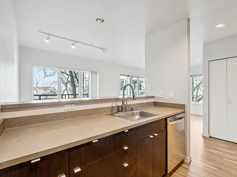8-web-or-mls-1610 16th Ave unit 13 Seattle-S3112-008 8-web-or-mls-1610 16th Ave unit 13 Seattle-S3112-008