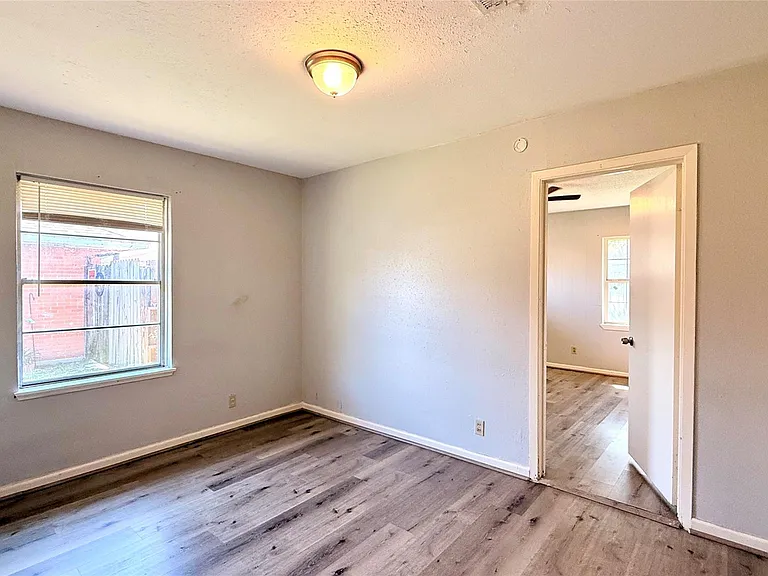 10502 Ambursen St — Photo 15