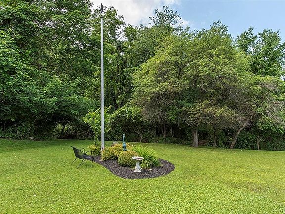 5th image of 1427 Floral Dr