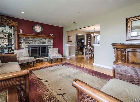 4th image of 9 Cedar Point Dr