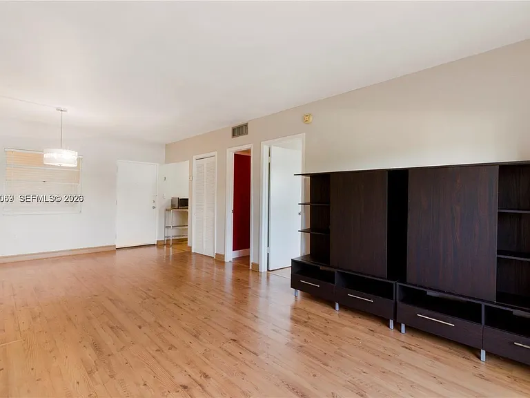 1955 NE 135th St #308 — Photo 3