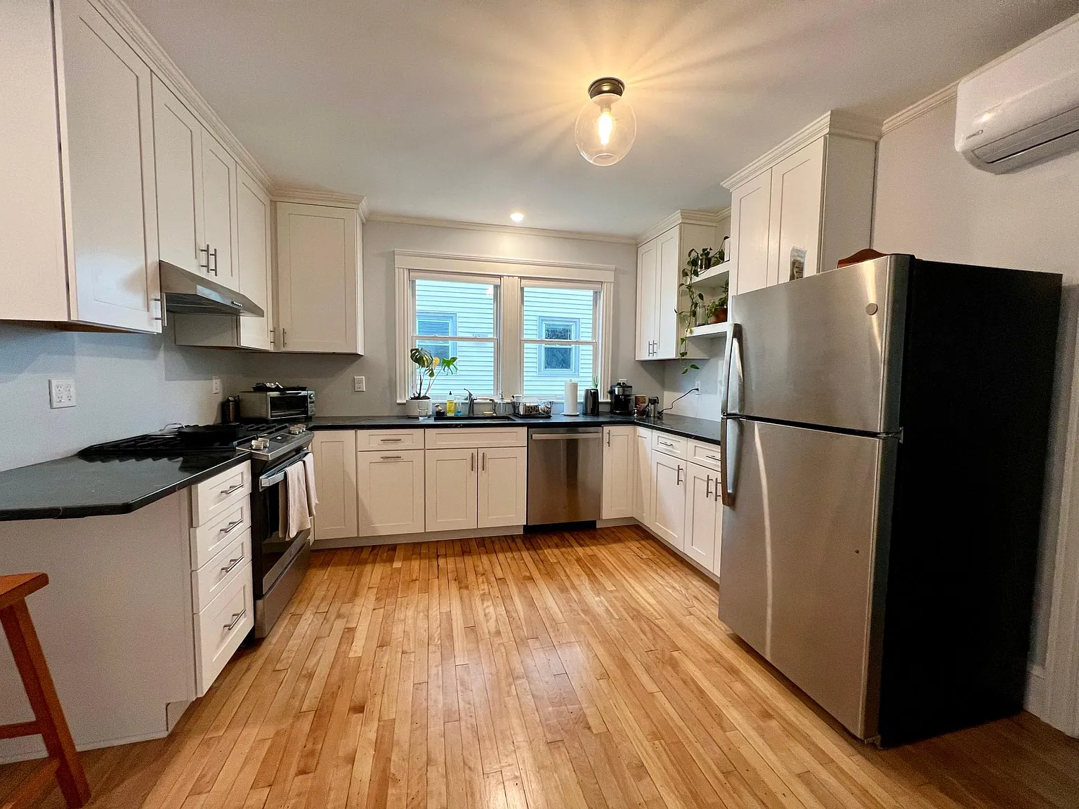 2 bed, 1300 sqft, $2,750 — Photo 3