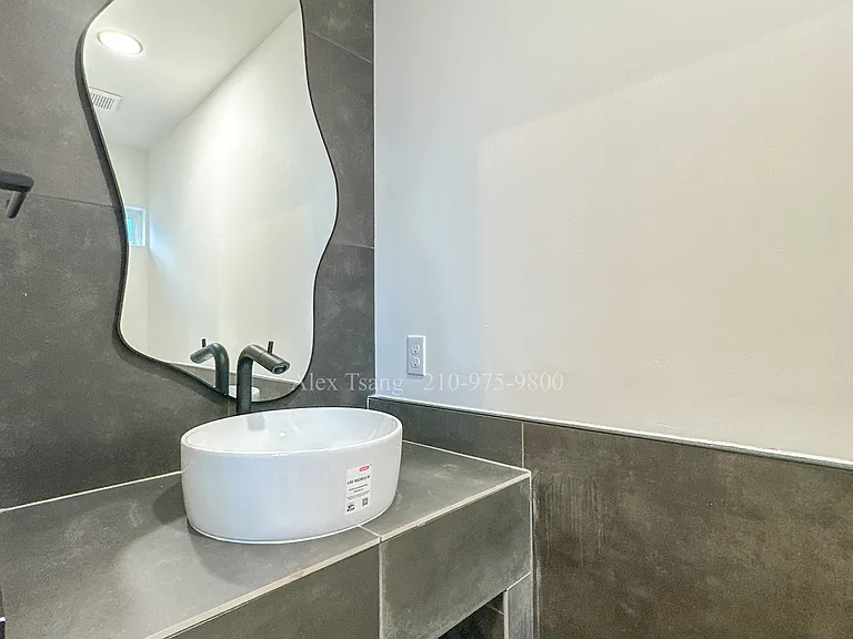 630 Montana St #201 — Photo 6